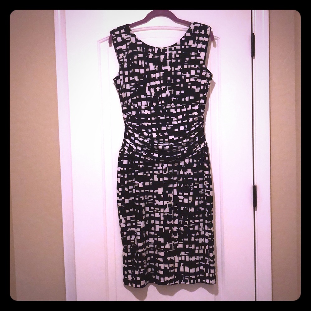 Dress with black/white geometric pattern